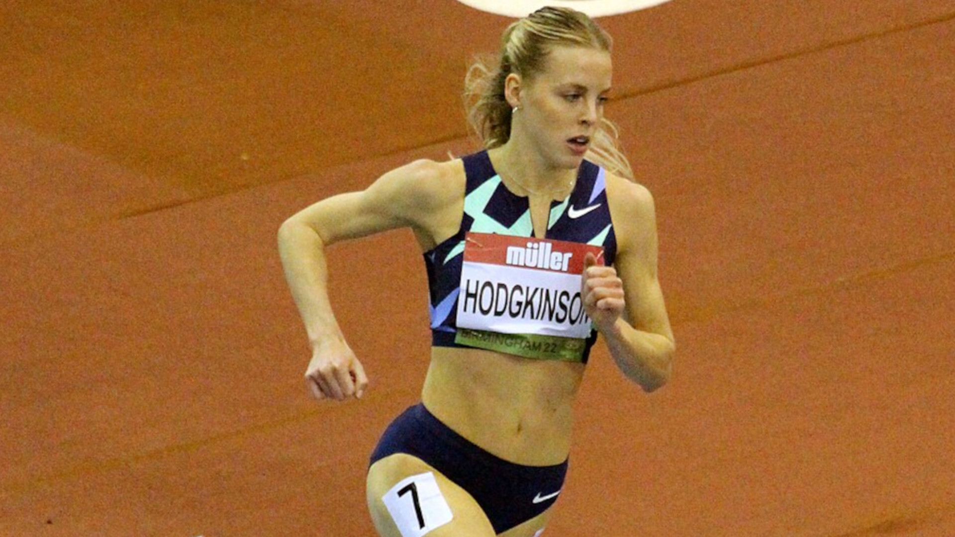 Keely Hodgkinson, Birmingham’da 800m’nin ilk turunda en hızlı koşuyor ve üst üste üçüncü Avrupa şampiyonluğunu hedefliyor